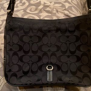 Coach Small Hobo type bag black Bag, Good Condition . See pictures